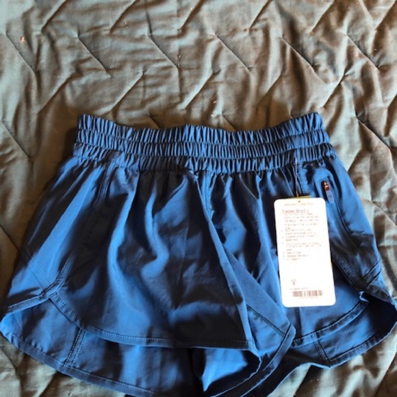 Lululemon Tracker Short V Size 8 - Picture 1 of 2